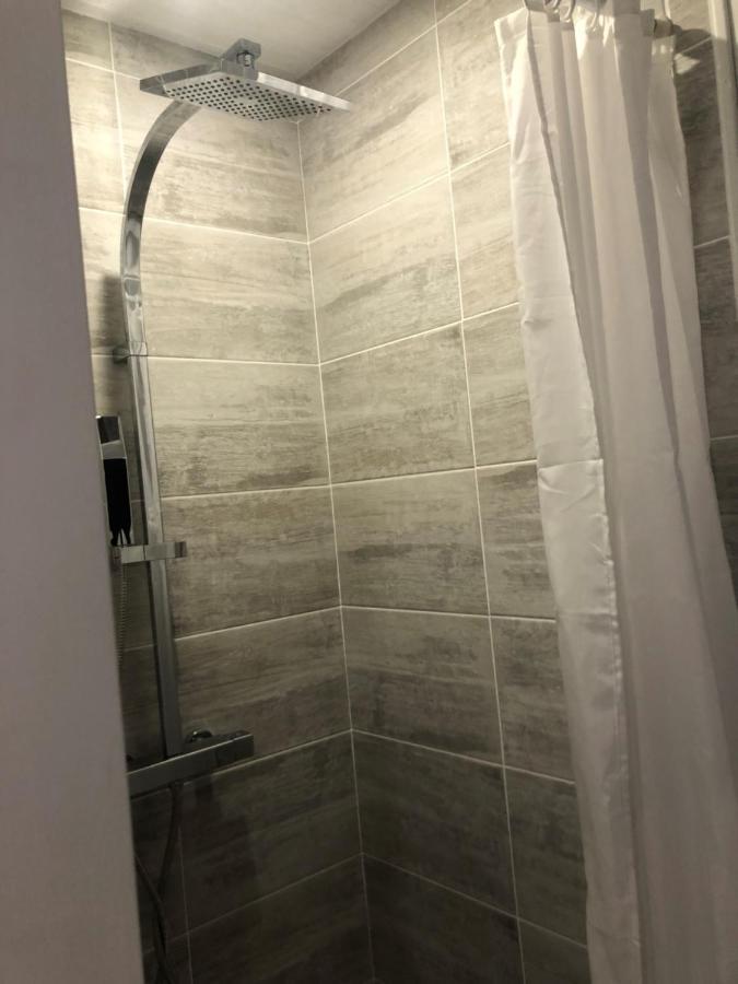 Grande Chambre Familiale Jaune Tout Bonnement Bien Putot-en-Auge Exterior foto