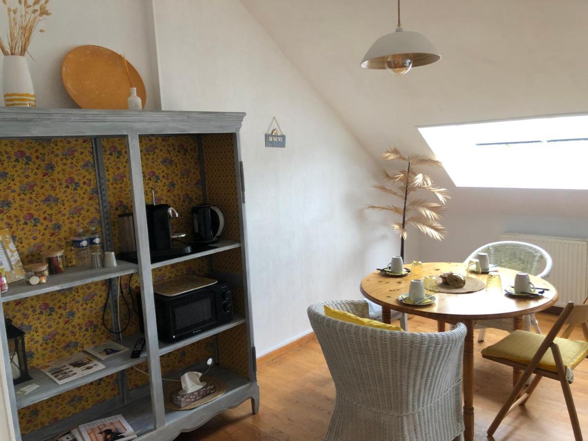 Grande Chambre Familiale Jaune Tout Bonnement Bien Putot-en-Auge Exterior foto